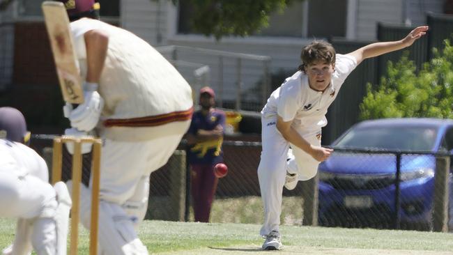 Nic Tindall bowling for the Hawks. Picture: Valeriu Campan