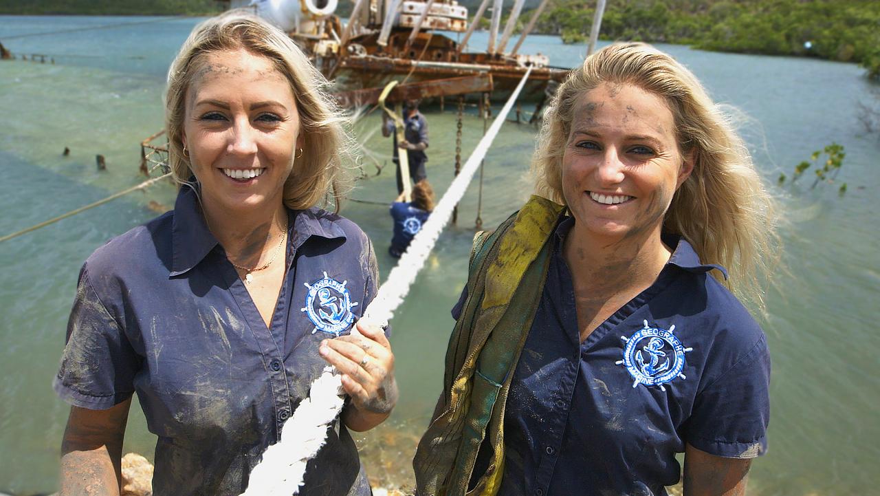 Aussie Salvage Squad Filmed At Airlie Beach After Cyclone Debbie The