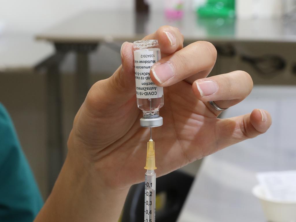 Fair Work Australia says there are limited circumstances where an employer can mandate workers to be vaccinated. Picture: NCA NewsWire / David Crosling