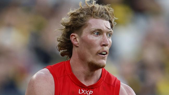 MELBOURNE, AUSTRALIA - AUGUST 24:  Matt Rowell of the Suns runs with the ball during the round 24 AFL match between Richmond Tigers and Gold Coast Suns at Melbourne Cricket Ground, on August 24, 2024, in Melbourne, Australia. (Photo by Darrian Traynor/Getty Images)