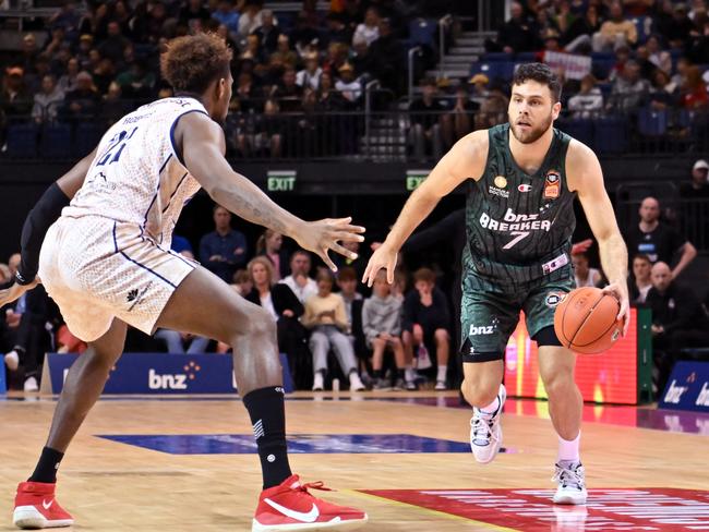 Will McDowell-White takes the ball forward. Picture: Kai Schwoerer/Getty Images)