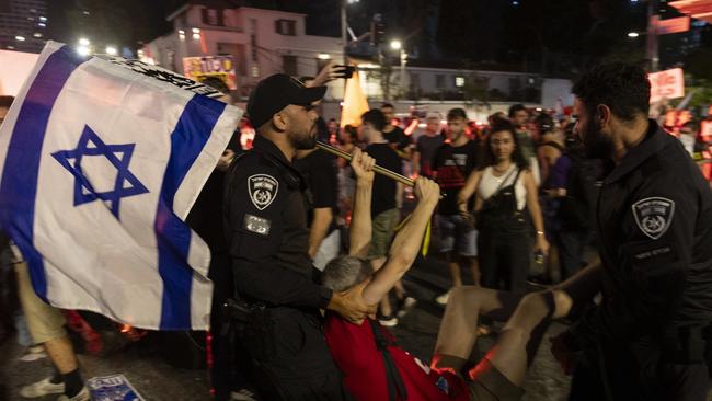 Police officers arrest protesters during a demonstration calling for a hostages deal and against Israeli Prime Minister Benjamin Netanyahu and his government. Picture: Getty Images.