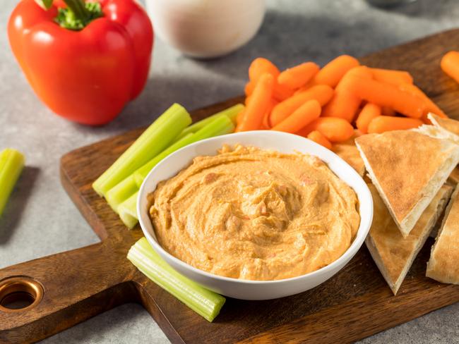 Hummus: Hummus, bread and carrots - a heavenly relationship!