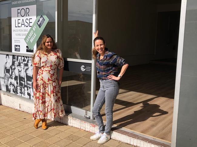 Irene Falcone (right), setting up her first non-alcoholic bottle shop at Freshwater in 2021. On the left is Brook Mahoney of the Better Brand Co who helped with the shop fit-out. Picture: Julie Cross