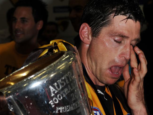 Shane Crawford sheds a tear after winning the 2008 premiership.