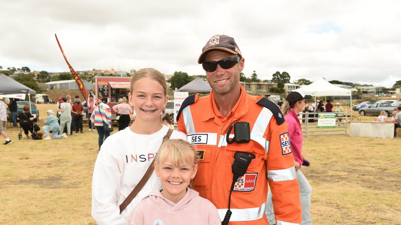 Jon Muller with Charlotte and Addison Muller at the Bellarine Agriculture Show. Picture: David Smith