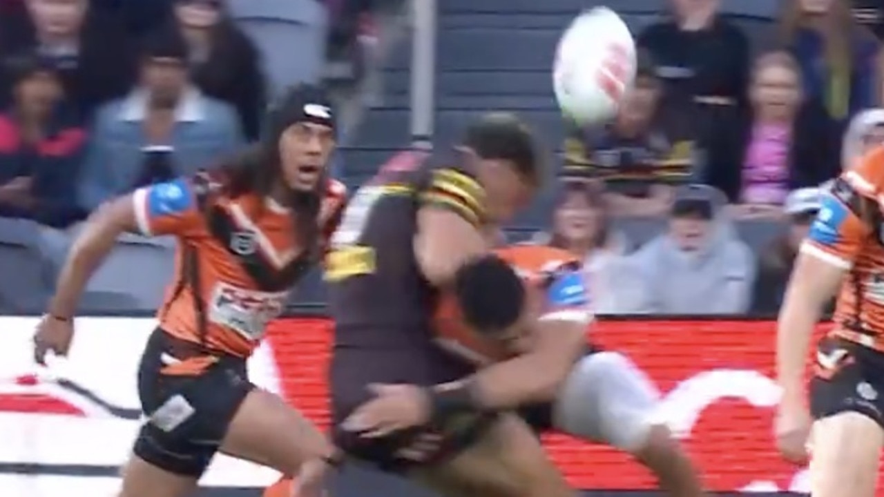 Video: Tiger pulls off all-time big hit