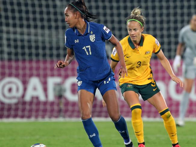 MUMBAI, INDIA - JANUARY 27: Taneekarn Dangda of Thailand controls the ball under pressure of Aivi Luik of Australia during the AFC Women's Asian Cup Group B match between Australia and Thailand at Mumbai Football Arena on January 27, 2022 in Mumbai, India. (Photo by Thananuwat Srirasant/Getty Images)