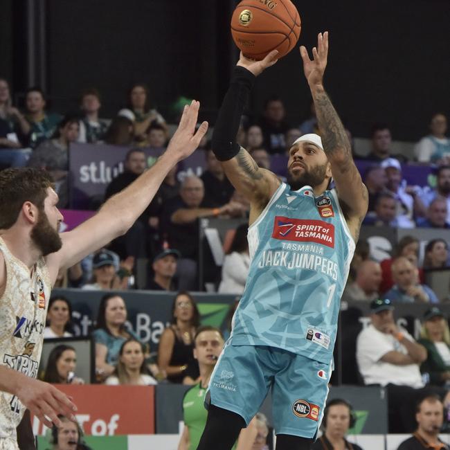 HOBART, AUSTRALIA - FEBRUARY 08: Jordon Crawford of the Jackjumpers shoots during the round 20 NBL match between Tasmania Jackjumpers and Cairns Taipans at MyState Bank Arena, on February 08, 2025, in Hobart, Australia. (Photo by Simon Sturzaker/Getty Images)