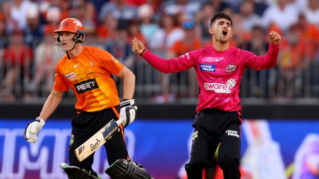 Izharulhaq Naveed rues a missed opportunity against the Sixers. Picture: James Worsfold/Getty Images)