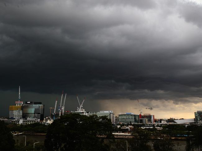 New thunderstorm asthma warning for Melbourne as NSW, VIC, QLD hit by ...