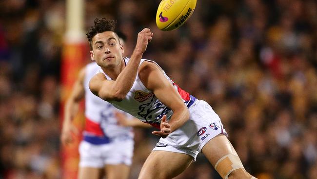 Luke Dahlhaus fires off a handball in the elimination final win.