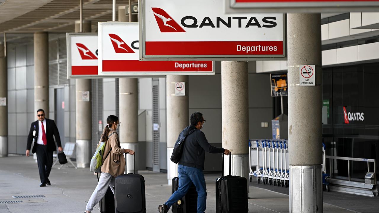 Qantas announced contact centre wait times, cancellation rates and mishandled bag rates are trending back towards pre-Covid standards during August 2022. Picture: NCA NewsWire / Dan Peled