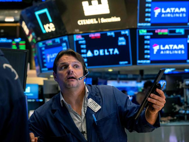 NEW YORK, NEW YORK - OCTOBER 22: Traders work on the floor of the New York Stock Exchange (NYSE) on October 22, 2024 in New York City. The Dow was down over 100 points in morning trading following a drop of over 300 on Monday.   Spencer Platt/Getty Images/AFP (Photo by SPENCER PLATT / GETTY IMAGES NORTH AMERICA / Getty Images via AFP)