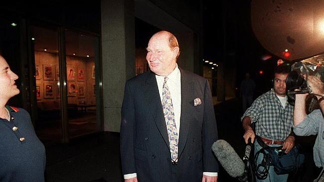 Kerry Packer pictured leaving the ACP building after $5 Million gold bullion robbery.