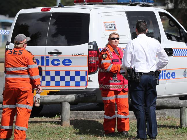 Police and SES at the scene of the gang fight at Zillmere.  Pic Peter Wallis