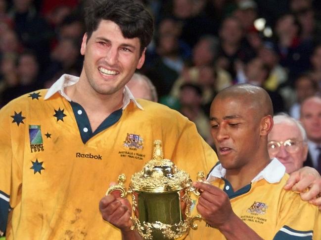 (FILES) In this file photo taken on November 6, 1999 Australian lock and captain John Eales (L) and Australian scrum-half George Gregan (R) pose with the cup after the Rugby World Cup 1999 final game between France and Australia at the Millennium Stadium in Cardiff. - Eddie Jones hopes Owen Farrell and Dylan Hartley can follow the example of Australia greats George Gregan and John Eales after naming the pair as England’s co-captains for the November internationals at Twickenham. (Photo by William WEST / AFP)