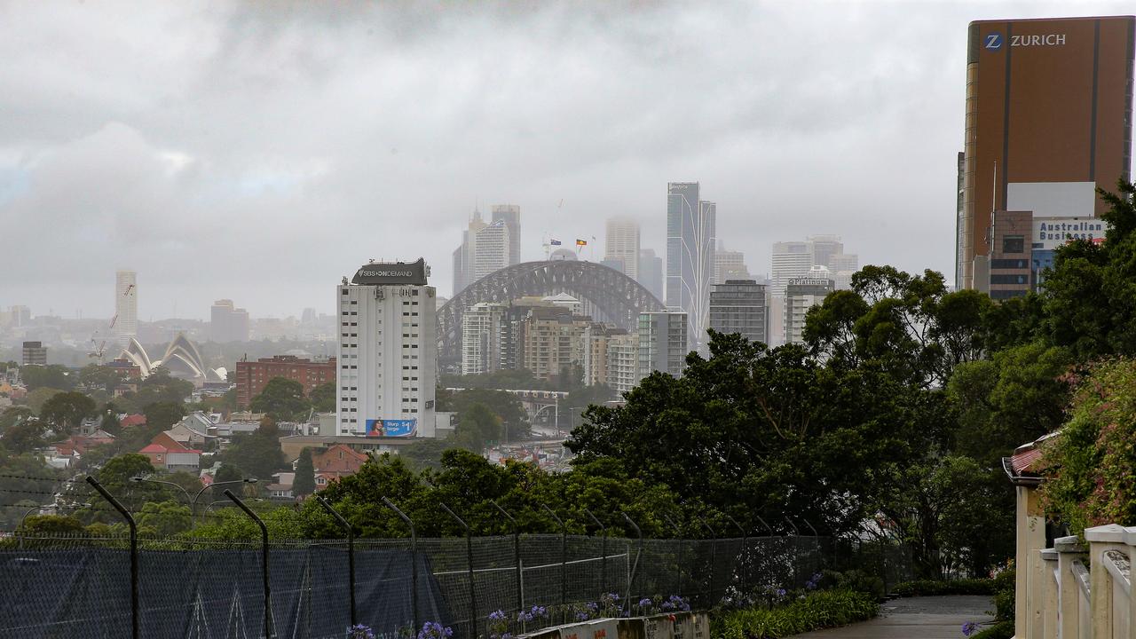 Thunderstorm threat to hang around until Wednesday as Sydneysiders