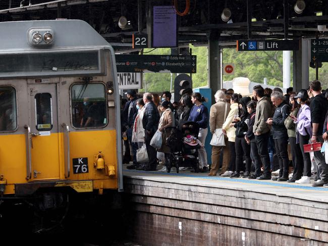 SYDNEY, AUSTRALIA - NewsWire Photos AUGUST 31, 2022: People packed onto platform 22 at Central Station as they wait for a train. Industrial union action is causing delays and less trains on the train and bus networks.Picture: NCA NewsWire / Damian Shaw