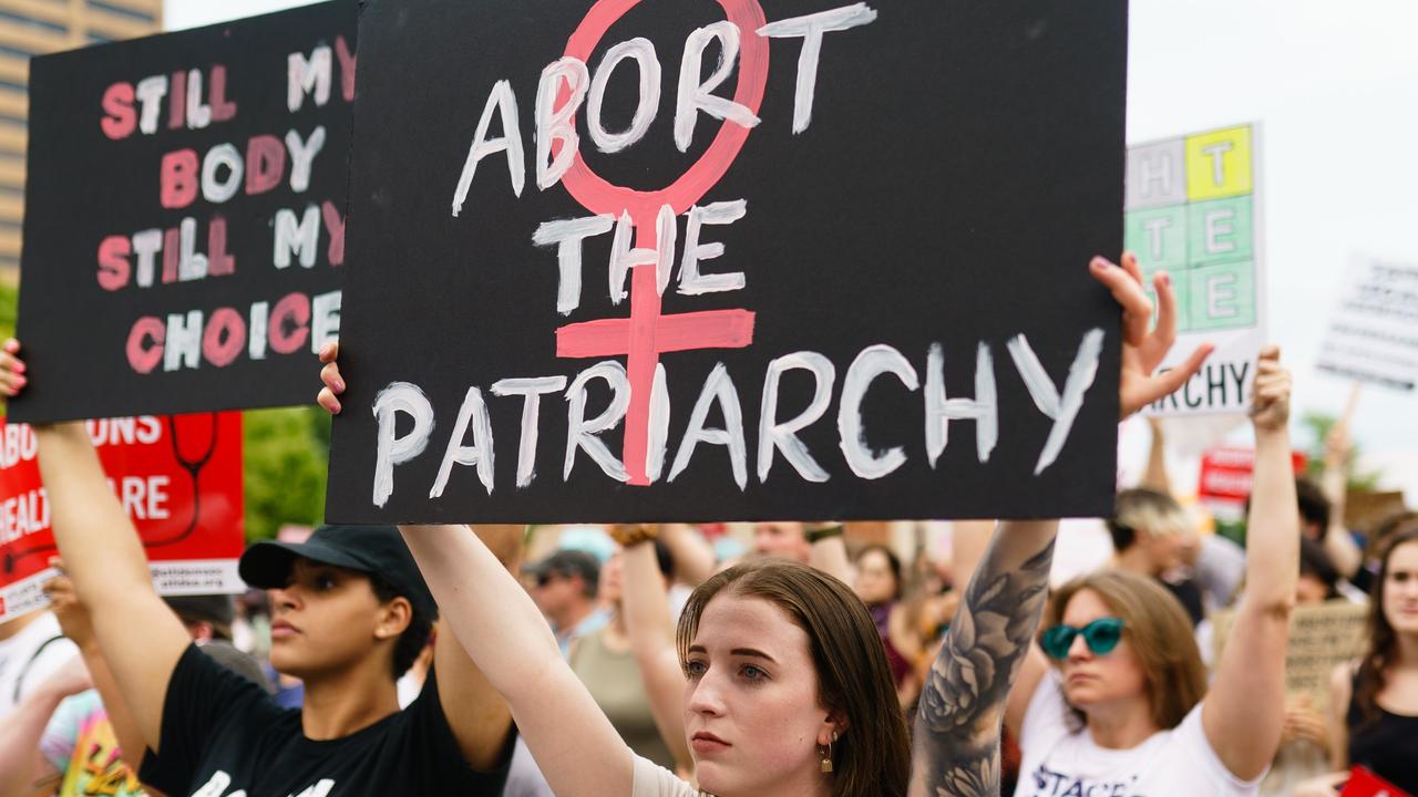 Des entreprises américaines agissent pour aider les femmes touchées par les restrictions à l’avortement après que la Cour suprême a annulé Roe vs Wade