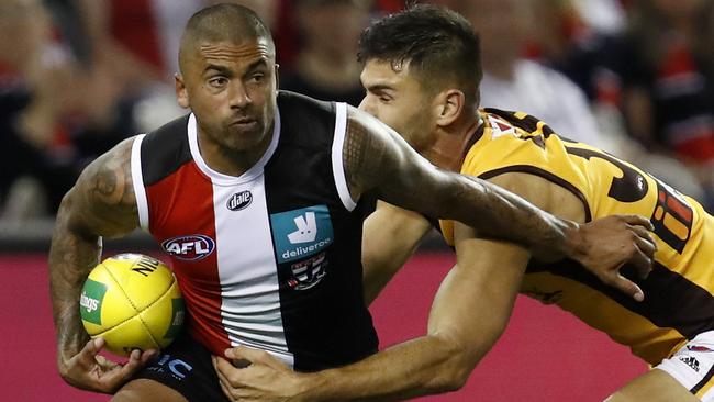 MELBOURNE, AUSTRALIA - MAY 01: Bradley Hill of the Saints breaks the tackle of Emerson Jeka of the Hawks during the round seven AFL match between the St Kilda Saints and the Hawthorn Hawks at Marvel Stadium on May 01, 2021 in Melbourne, Australia. (Photo by Darrian Traynor/Getty Images)