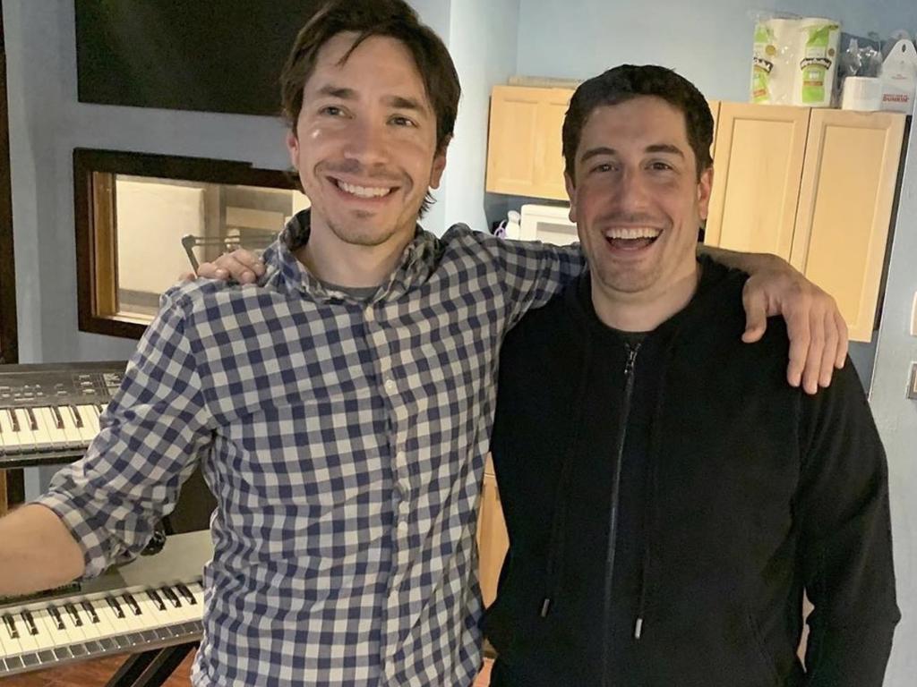 Jason Biggs (right), pictured with actor Justin Long before his weight loss.
