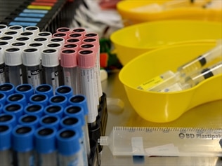 Only a third of Australians sent a free bowel cancer test kit returned a sample for testing.