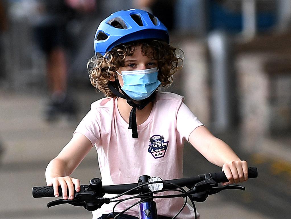 Almost one child a week is being hit with a fine of up to $80 for not wearing a mask in public across Victoria. Picture: NCA NewsWire/Dan Peled