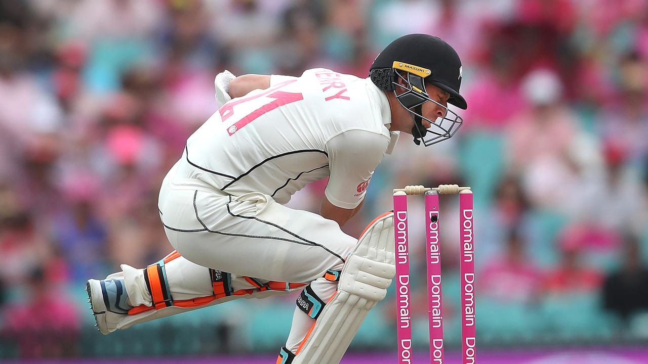 Matt Henry faced 15 balls with a broken thumb.