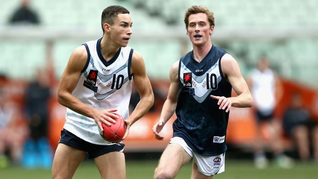 Zac Foot puts Vic Country into attack.