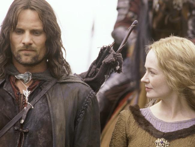 19/12/2002 PIRATE: Actor Viggo Mortensen with Miranda Otto in scene from film "The Lord of the Rings: The Two Towers". /Films/Titles/Lord/of/the/Rings/The/Two/Towers