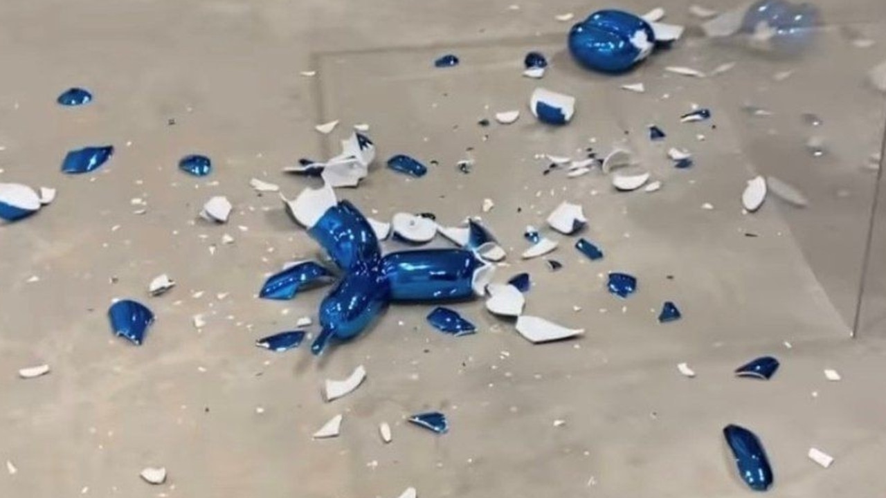 Iconic balloon sculpture worth $61k shattered by accident