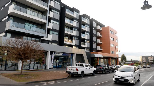 The Ariele Apartments complex in Maribyrnong is in lockdown. Picture: Andrew Henshaw