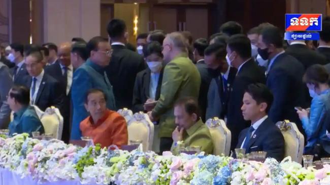 Prime Minister Anthony Albanese talks to Chinese premiere Li Keqiang at ASEAN in Phnom Penh. Picture: TVK