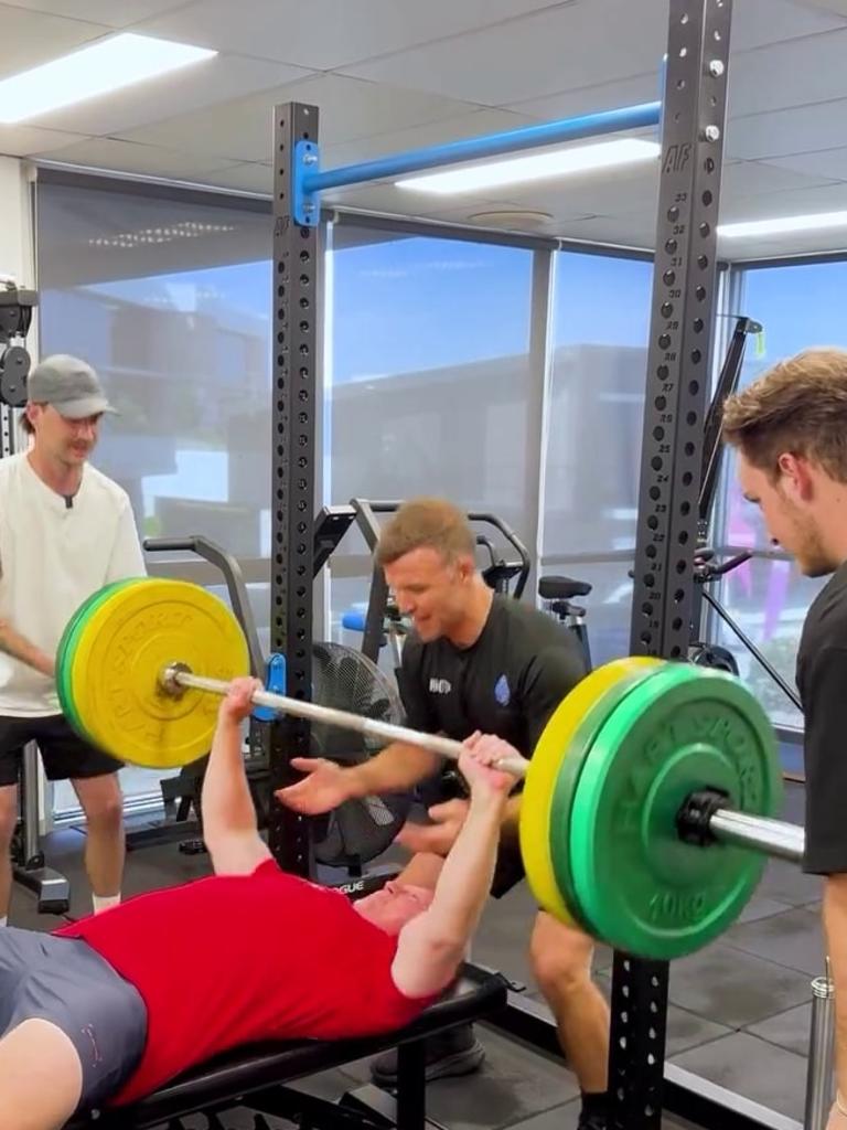 Premier Steven Miles doing a 100kg bench press. Photo: Instagram.