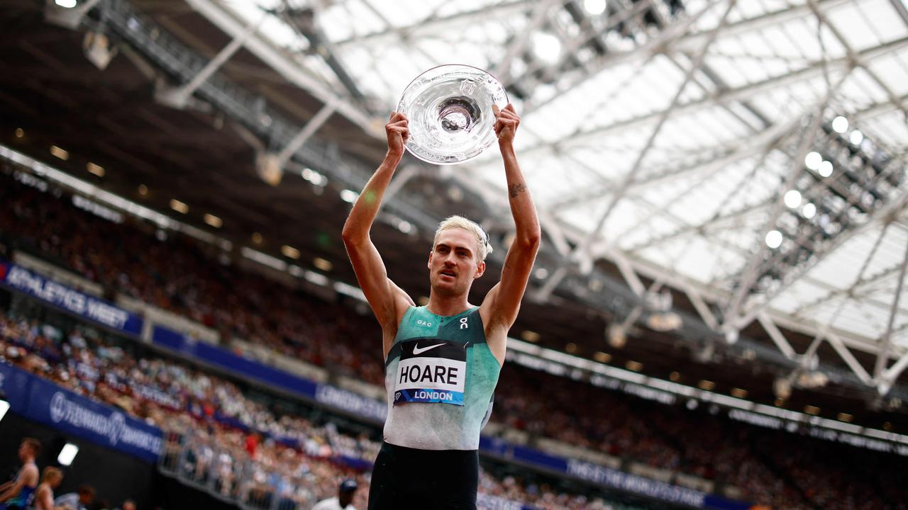 Australia's Oliver Hoare celebrates after winning the Men's Emsley Carr Mile. Photo by BENJAMIN CREMEL / AFP.