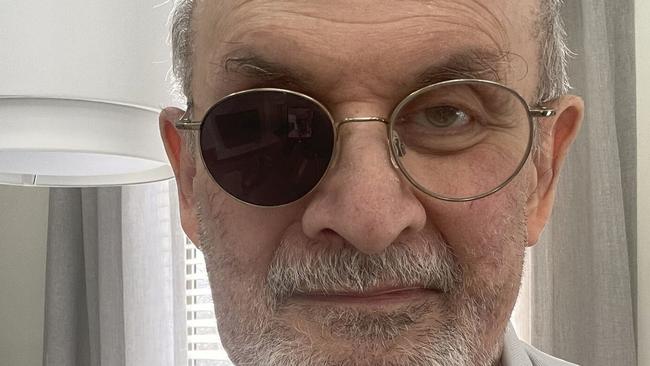 The first picture of author Salman Rushdie since he was attacked on August 12, 2022 in New York. The attack left Rushdie blind in his right eye and without the use of one hand.