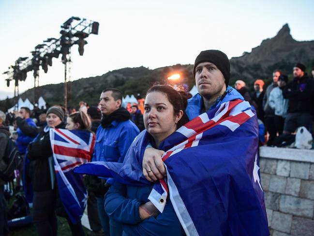 People attend a dawn service marking the 103rd anniversary of ANZAC Day in Canakkale, Turkey on April 25, 2018.  The April 25, 1915 landing of the Australian and New Zealand Army corps (ANZAC) at Gallipoli in modern-day Turkey has become a defining symbol of courage and comradeship for both nations. Each year thousands attend ANZAC day services marking the anniversary of the World War I campaign which took the lives of more than 10,000 New Zealand and Australian servicemen. / AFP PHOTO / OZAN KOSE
