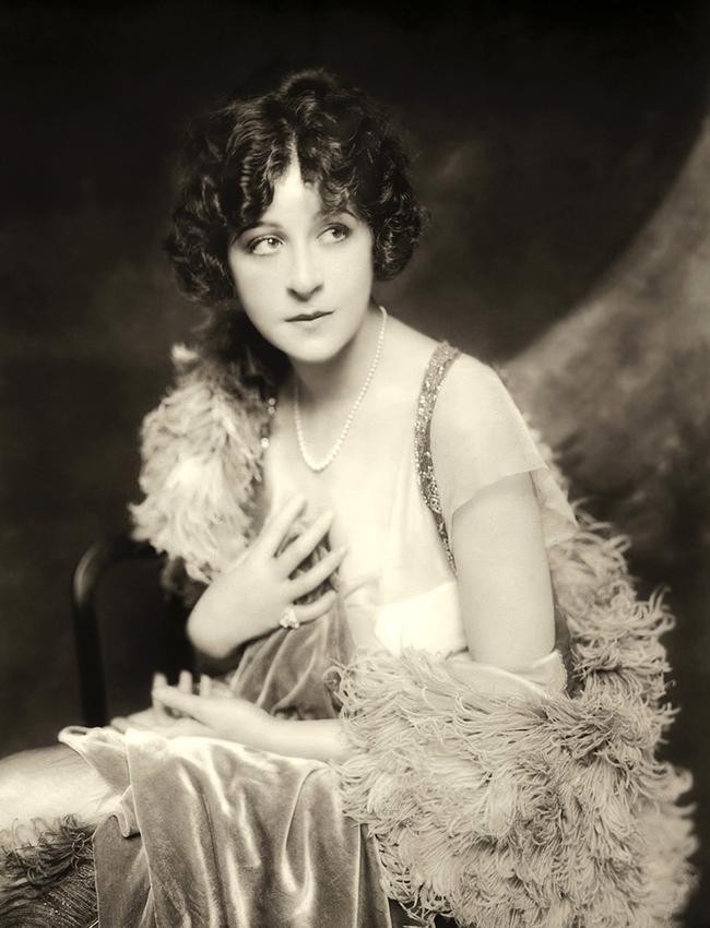 Comedienne Fanny Brice in her Ziegfeld Follies days circa 1920.