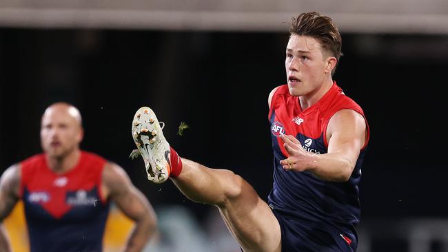 Tom Sparrow kicking for goal. Pic: Michael Klein