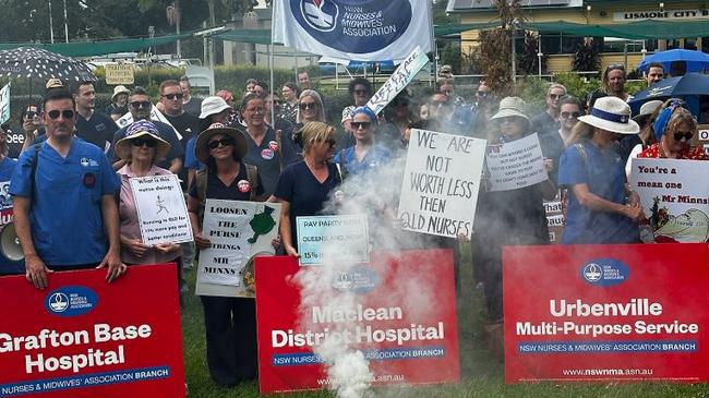 More than 200 nurses and midwives gathered in Spinks Park in Lismore today calling on the state government to honour a fair pay rise to keep NSW competitive with the rest of the country and to stop the exodus of healthcare staff from Northern NSW.