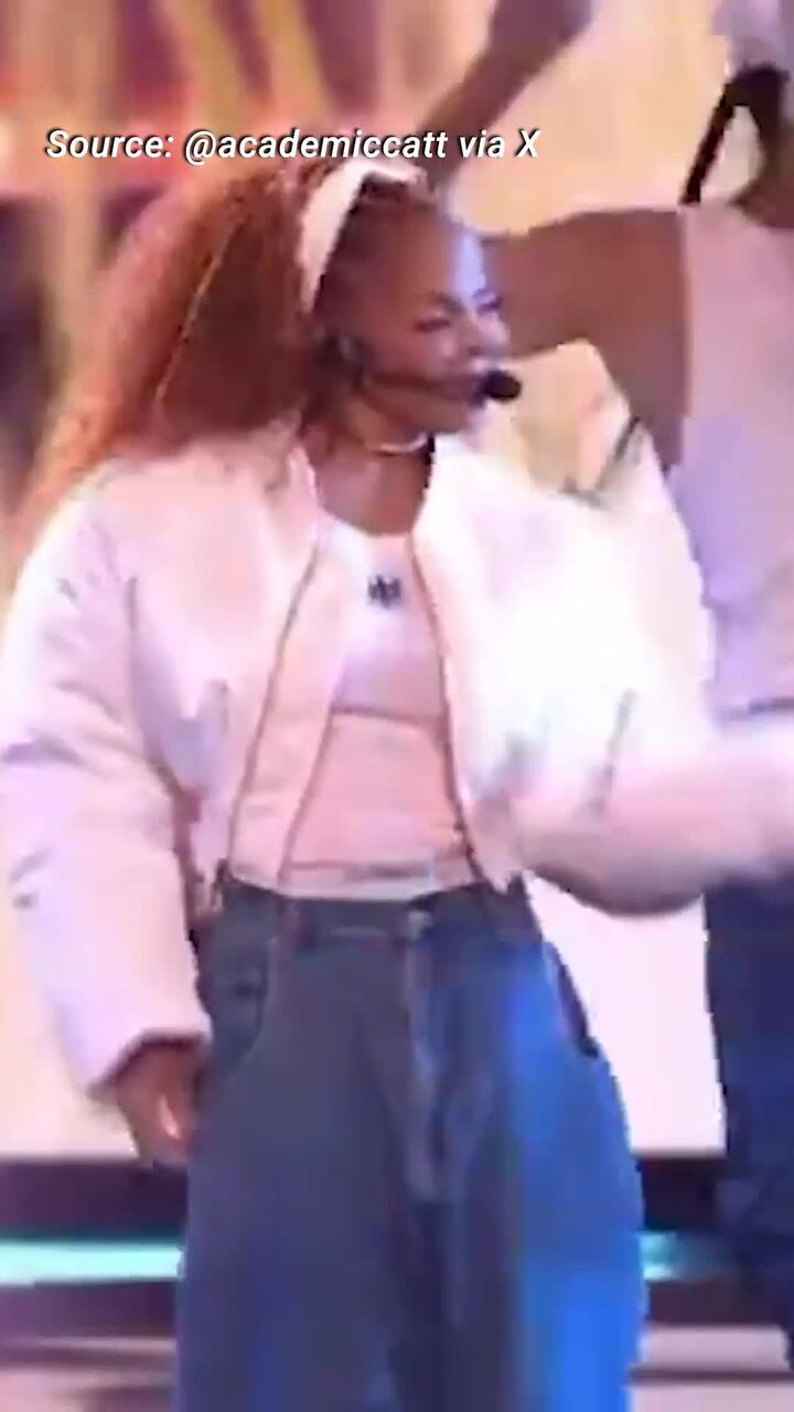 J-Los' steamy kiss, Janet Jackson's comeback at AMAs