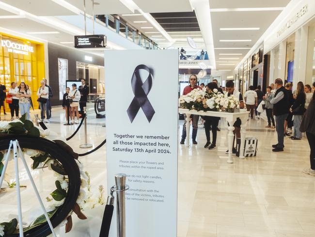 Members of the public pay their respects. Picture: Dion Georgopoulos/Getty Images