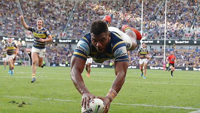 GETTY IMAGES - 2019 Sport Year In Focus - SYDNEY, AUSTRALIA - SEPTEMBER 15: Maika Sivo of the Eels scores a try during the NRL Elimination Final match between the Parramatta Eels and the Brisbane Broncos at Bankwest Stadium on September 15, 2019 in Sydney, Australia. (Photo by Mark Metcalfe/Getty Images)