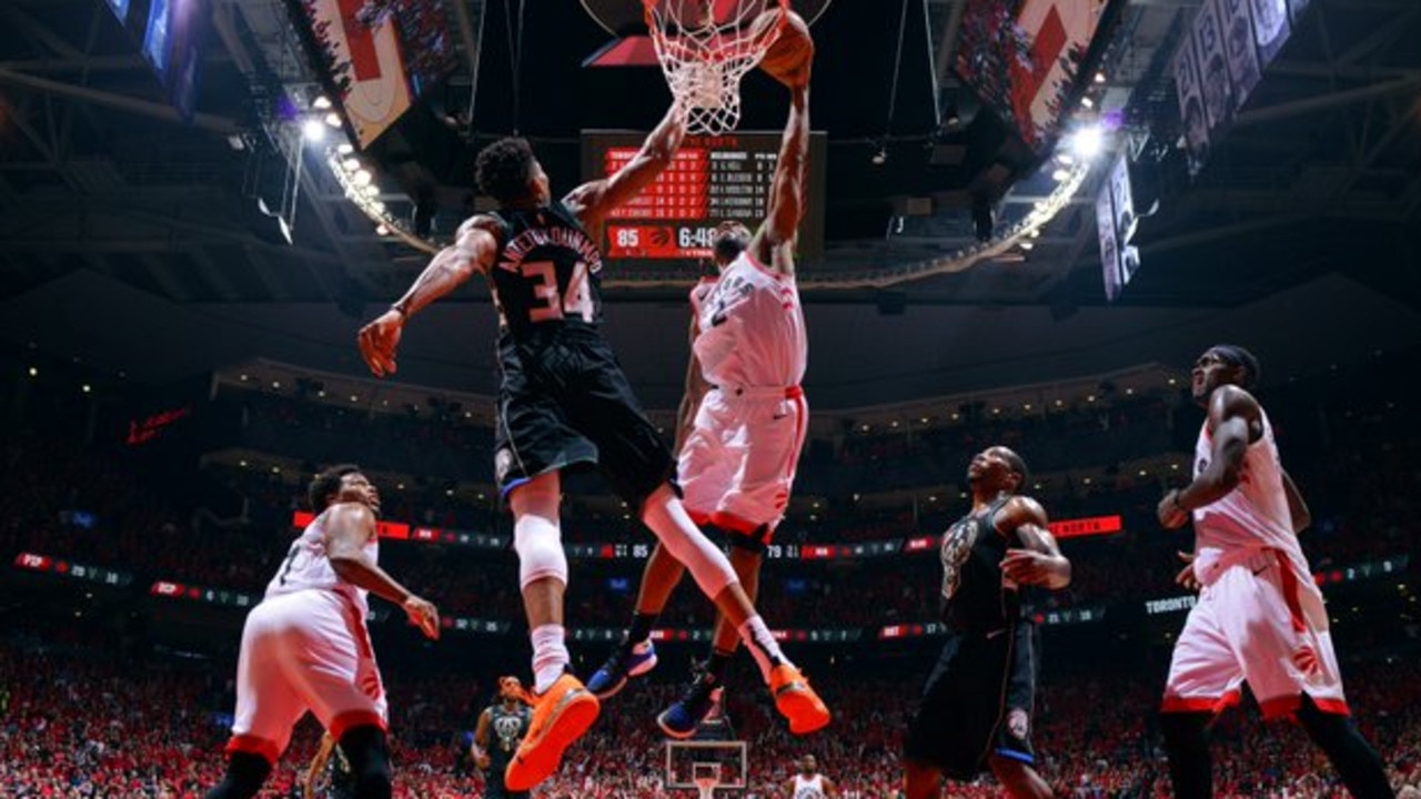 Kawhi Leonard throws it down over Giannis Antetokounmpo.