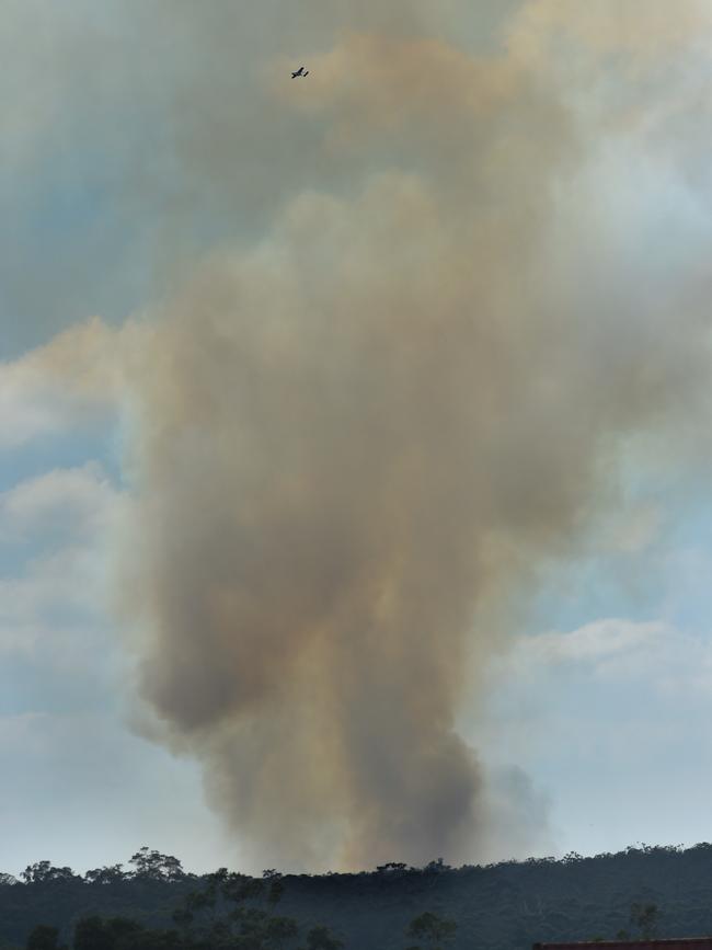 Smoke at the Holey Plains State Park at Willung, 90 minutes before an emergency warning was issued to the township. Picture: Tony Gough