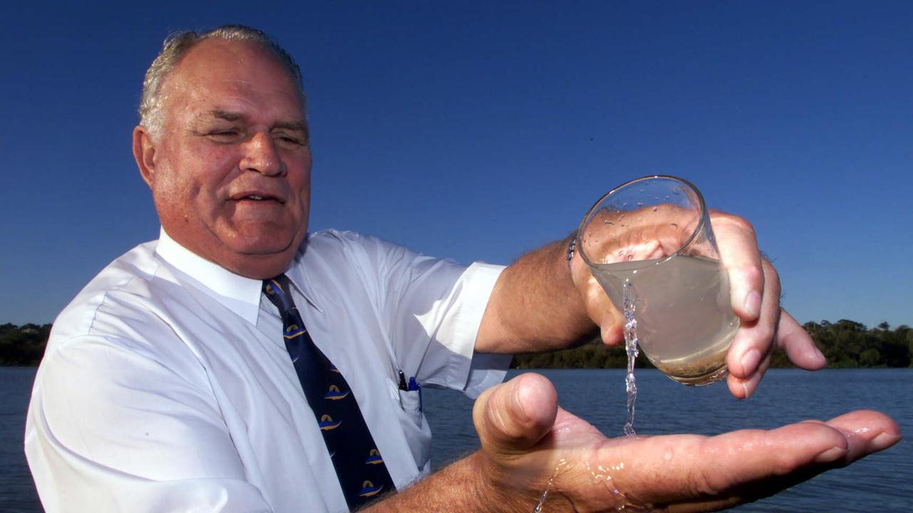 D/I Murray Bridge Mayor Allan Arbon pouring out glass of water from the River Murray in April 2002.