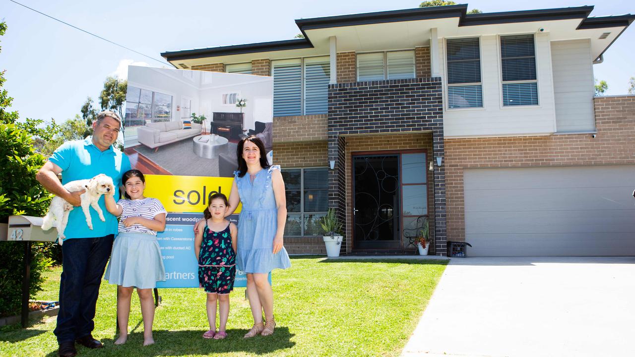 Michael and Liz Short, pictured with daughters Isla, Zoe and dog Curly, sold their home for a record price. Photo: Jordan Shields