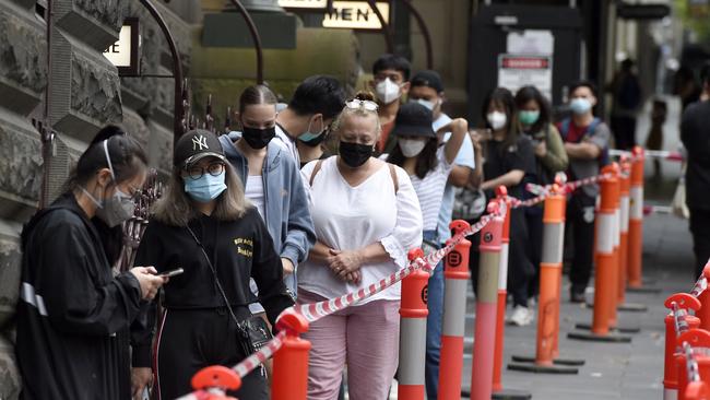 MELBOURNE, AUSTRALIA - NewsWire Photos JANUARY 7, 2022: People queue for Covid tests at the Melbourne Town Hall. Picture: NCA NewsWire / Andrew Henshaw