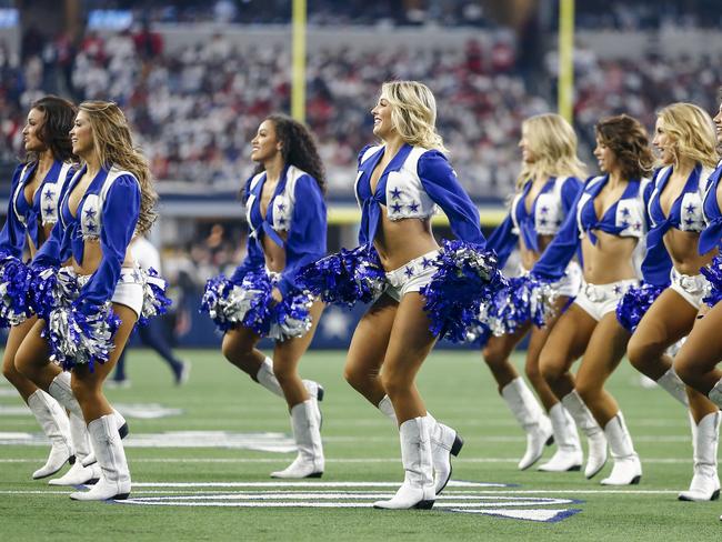 Cheerleaders paid $3.3m for locker room act